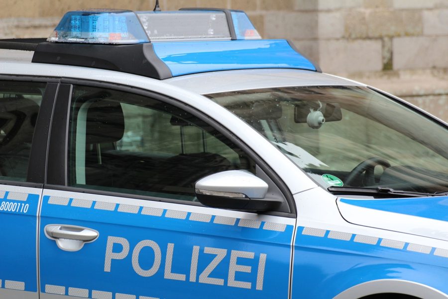 18-jähriger Deutscher schlägt Polizisten tot