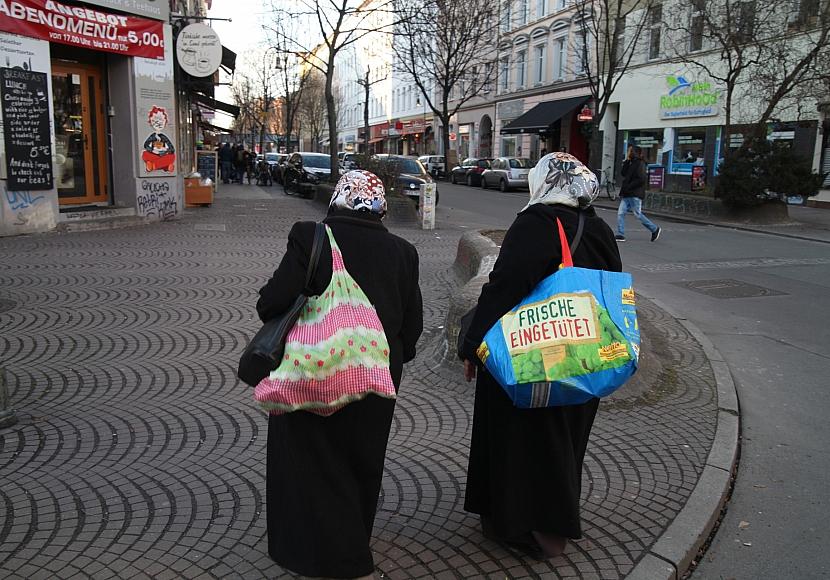 Rund 15.000 geduldete Migranten erhalten Bleibeperspektive