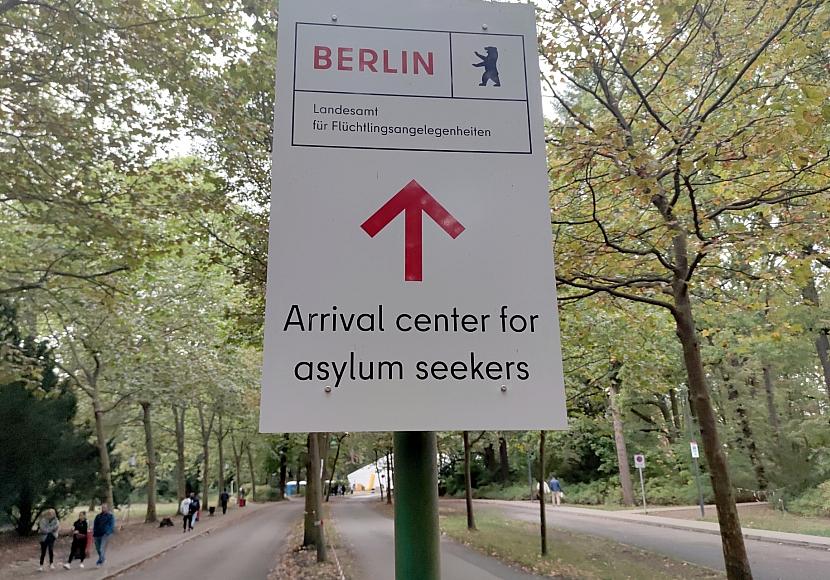 Kritik an Flüchtlingsunterkunft in Tegel reißt nicht ab