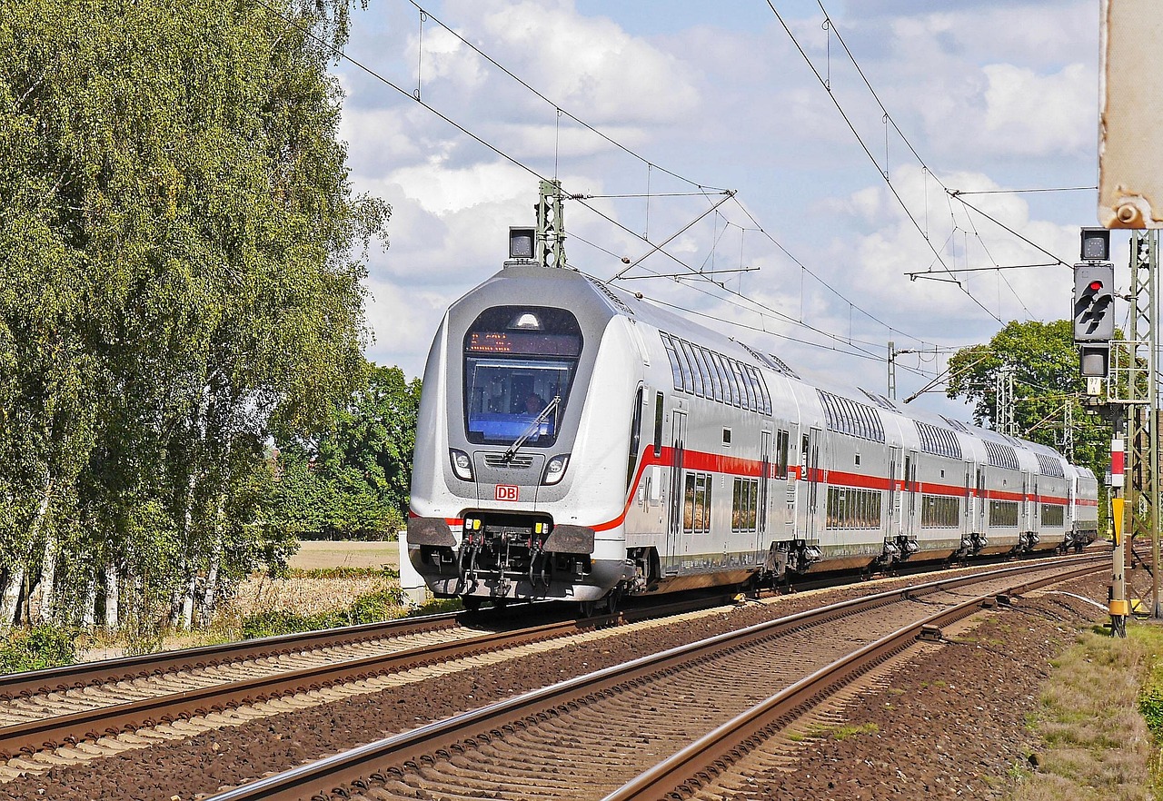 279 Personen an Bord: Schwere Kollision zwischen ICE und Sattelzug