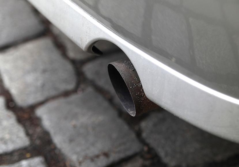 EU-Parlament stimmt Lockerung von CO2-Vorgaben für Autohersteller zu
