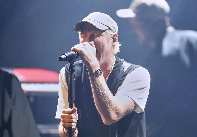 Karnevalslieder dominieren Single-Charts – Querbeat auf Platz 16