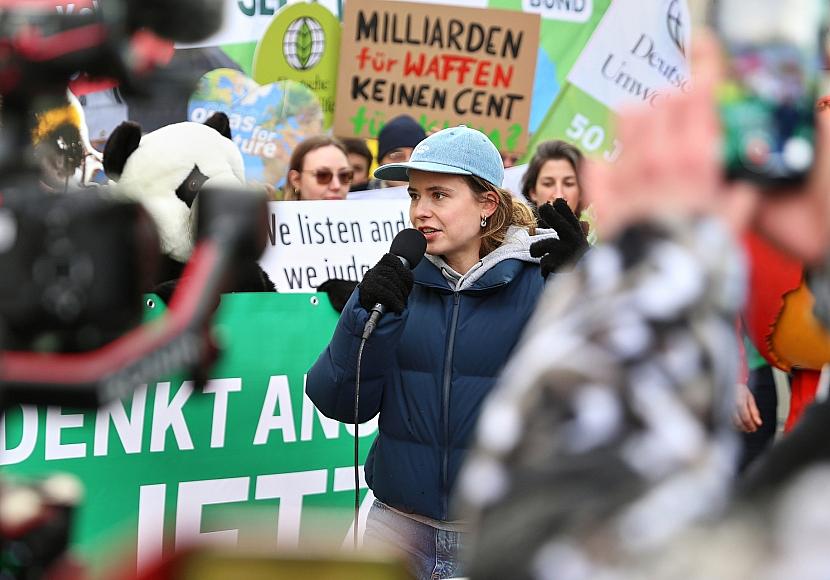 Neubauer kritisiert Merz beim Sondervermögen