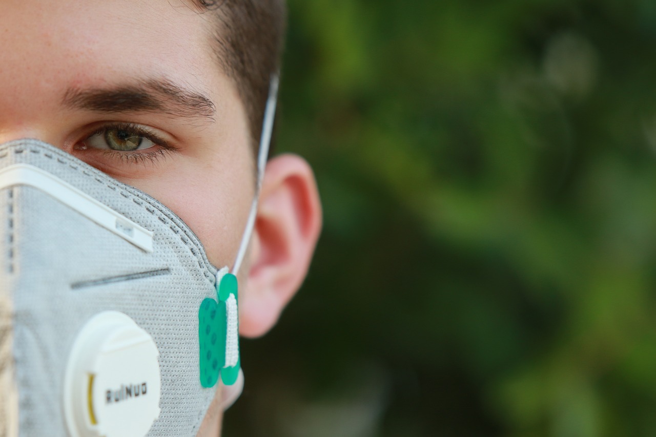 Amtliche Gesundheitswarnung vor gefährlichem Virus: Hier sollten Sie wieder zur Maske greifen