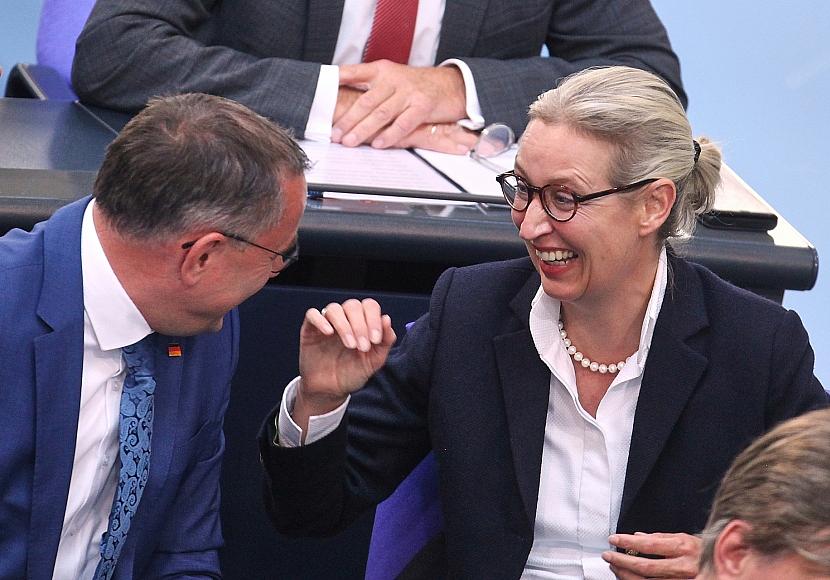 AfD zieht in Forsa-Umfrage erstmals an Union vorbei