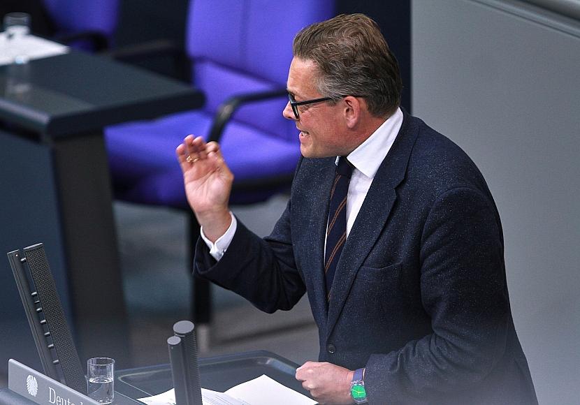 Von Notz wirft Klöckner Einschüchterung von Kirchen vor