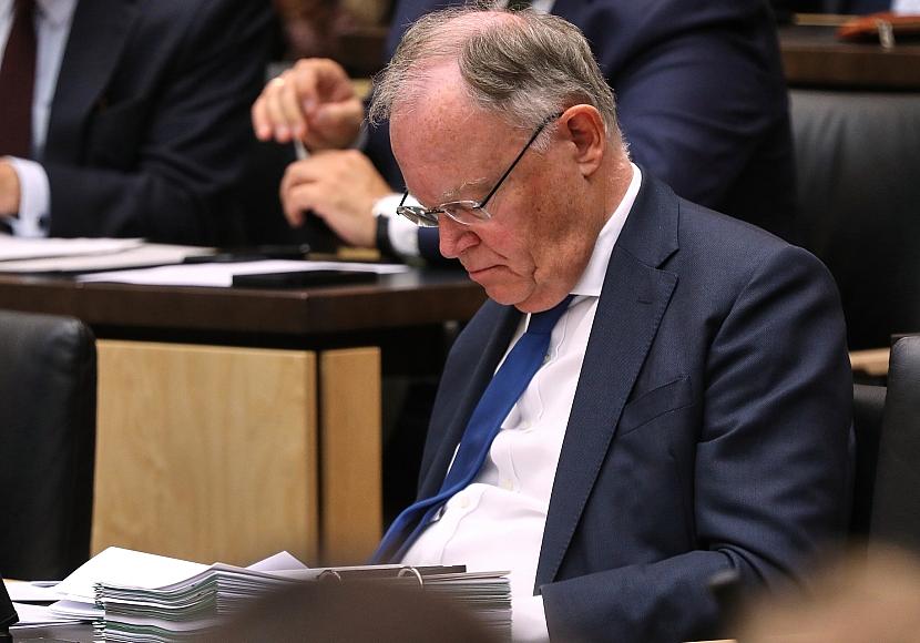 Weil begründet Rücktritt mit seinem Alter