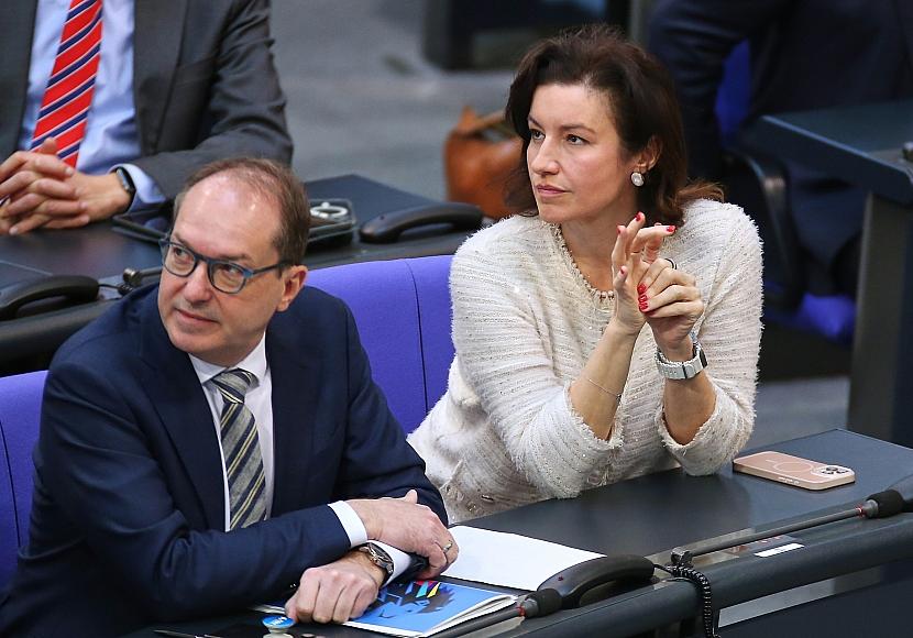 Auch CSU benennt Ministerriege – Dobrindt wird Innenminister