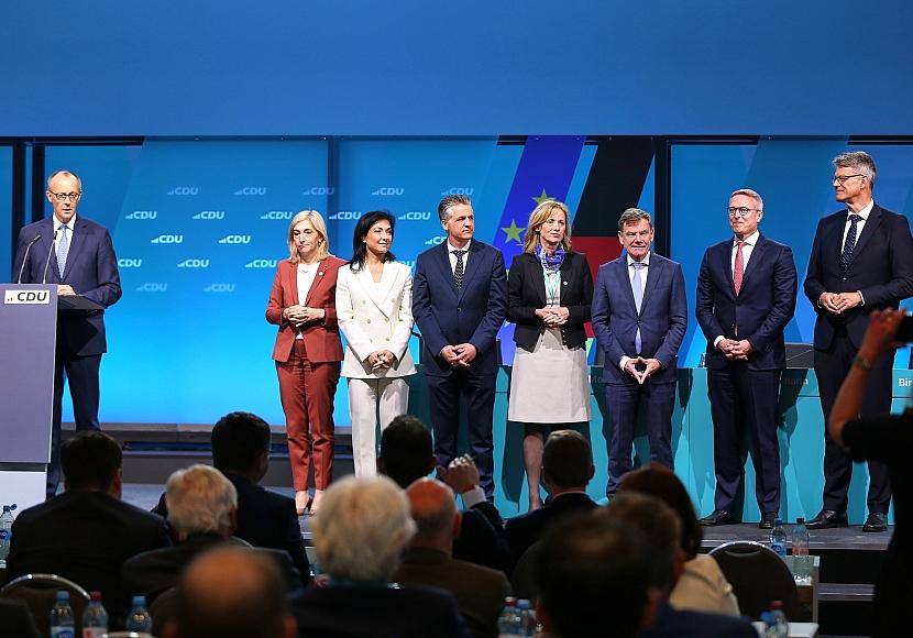 Van Aken nennt Merz-Minister “richtiges Gruselkabinett”