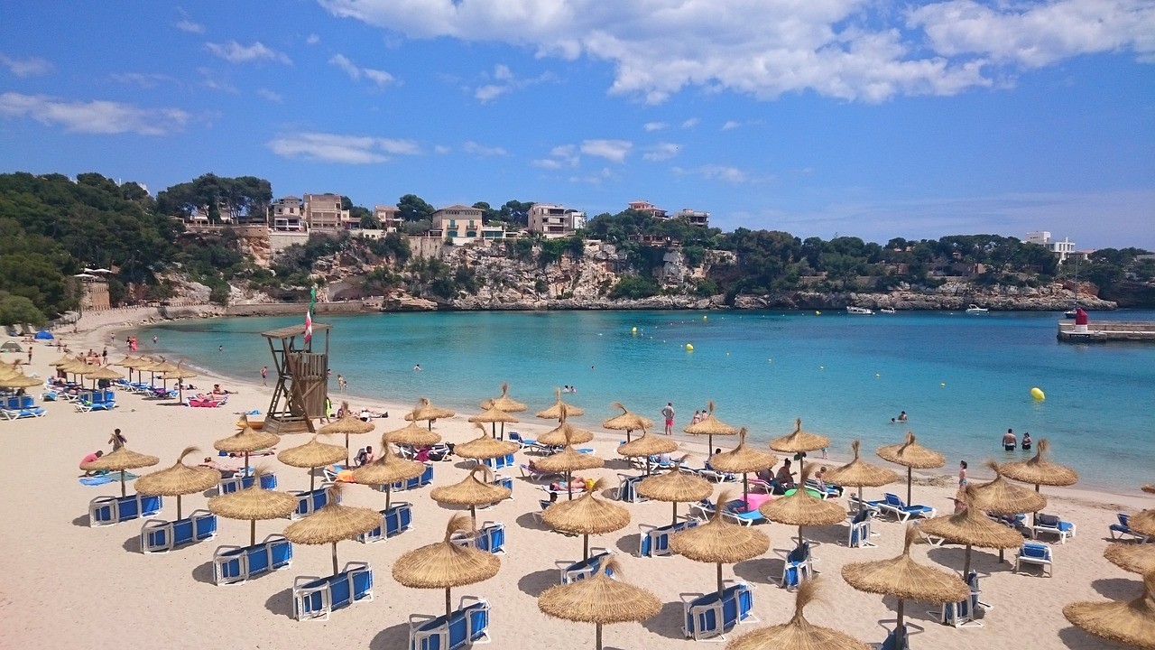 Hunderte Euro sind schnell weg: Diese Urlaubsländer haben strenge neue Strafen eingeführt