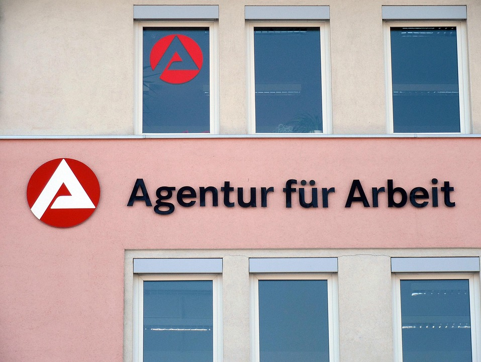 Bundesagentur verbietet 27.000 Ausländern zu arbeiten 