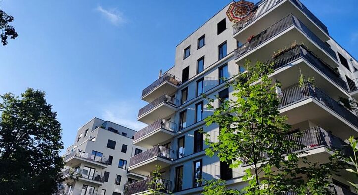 Umfrage: Jeder Vierte offen für Solarstrom vom eigenen Balkon