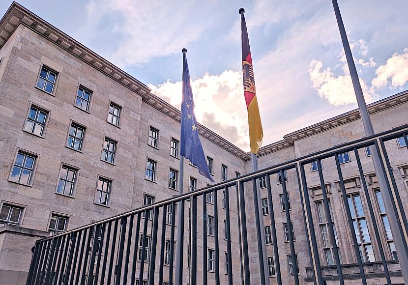 Haushalts-Aufschub: Politische Bildungsträger in Existenzangst