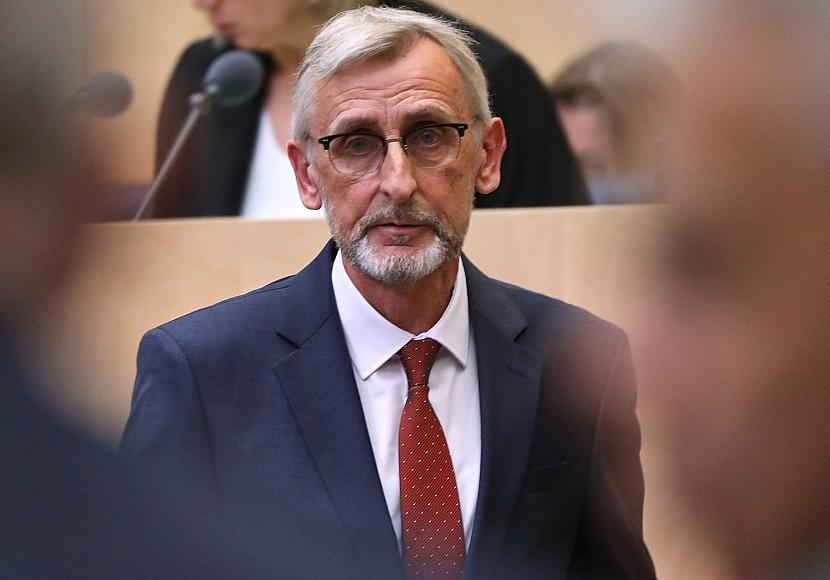 Schuster gegen “anlasslose Gesinnungsprüfung” von AfD-Mitgliedern
