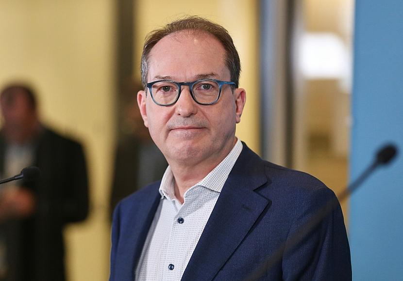 Dobrindt: Schärfere Grenzkontrollen und Abschiebungen ab Mittwoch