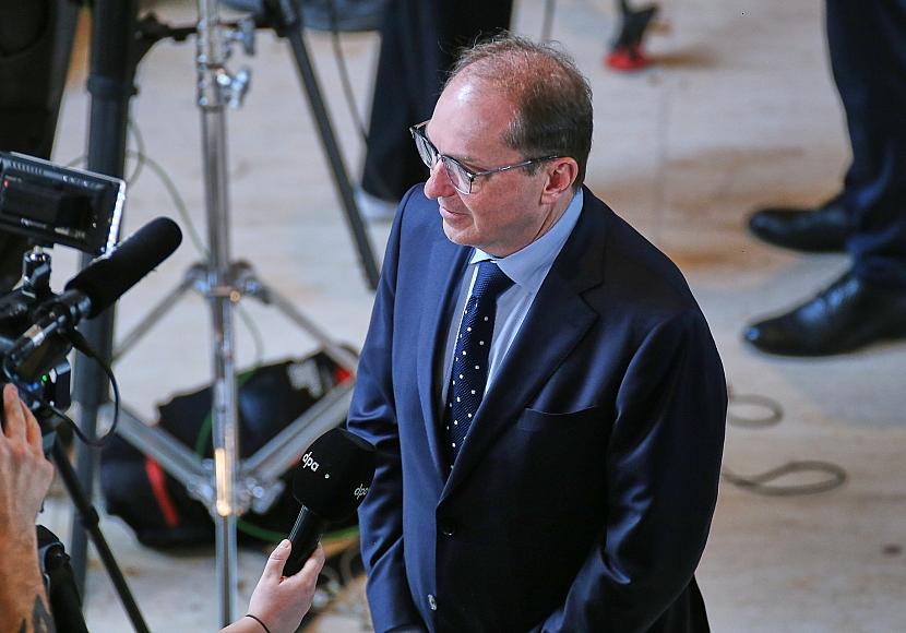 Dobrindt kündigt Zurückweisungen an Grenzen an