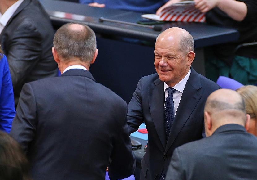 Scholz blickt mit “gewisser Gespanntheit” auf Merz-Kanzlerwahl
