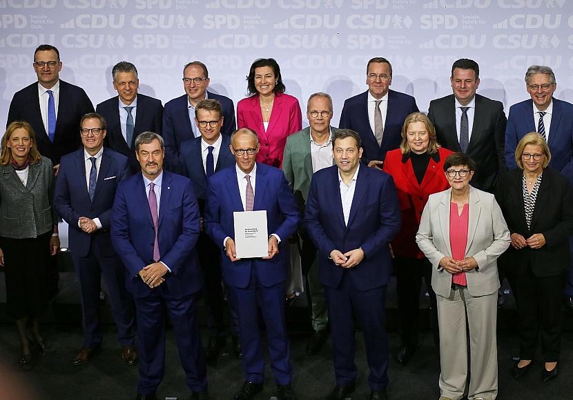 Union und SPD unterzeichnen Koalitionsvertrag