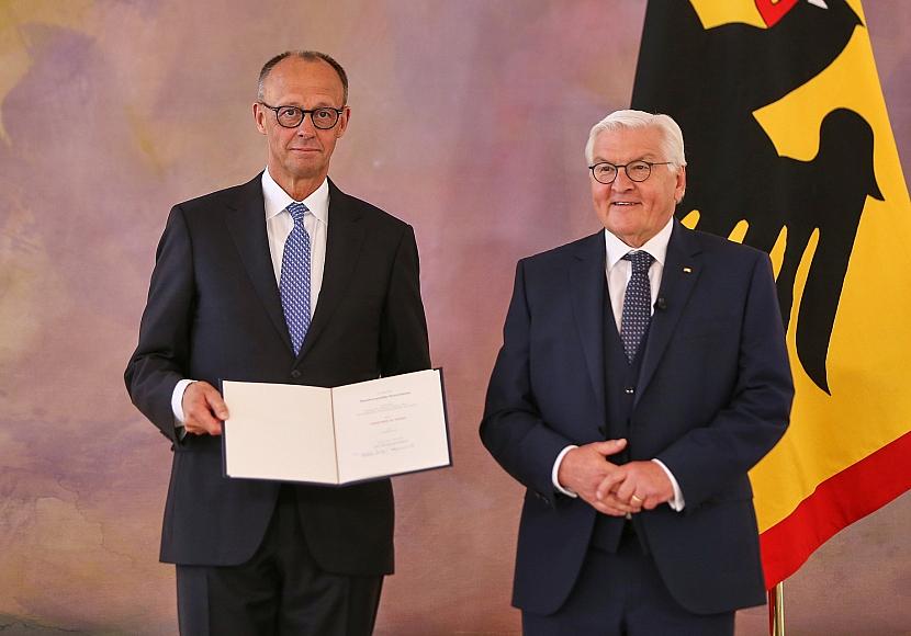 Merz von Steinmeier zum Bundeskanzler ernannt