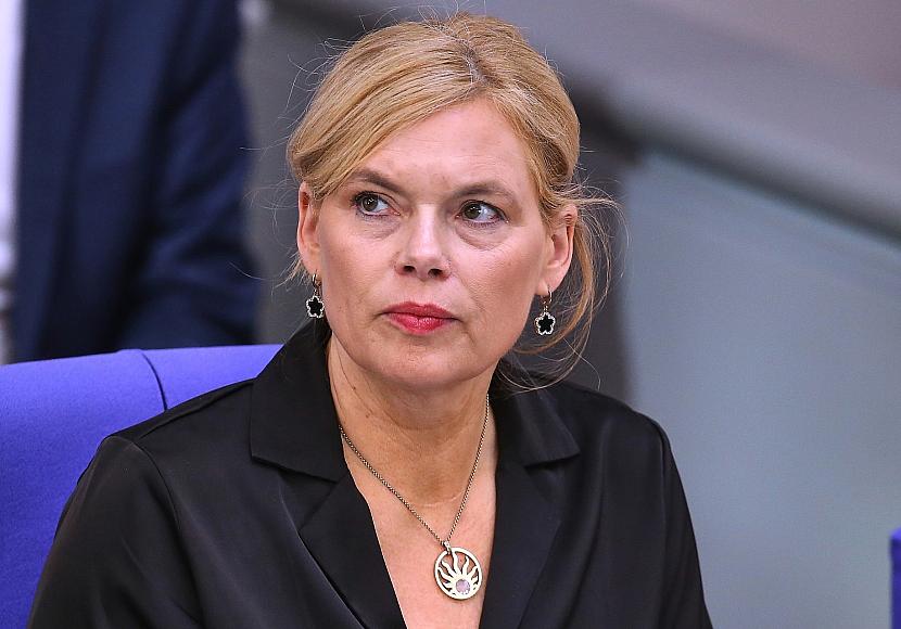Bundestagspräsidentin ordnet Regenbogenbeflaggung an