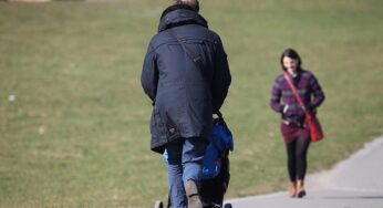 Verbände fordern deutliche Elterngeld-Anhebung
