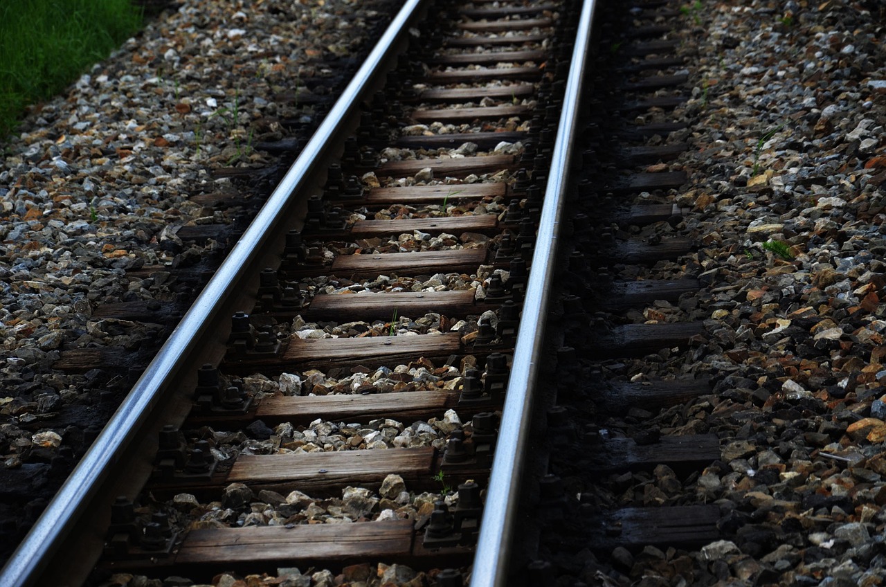 Zug entgleist: Deutscher Bahnverkehr bricht nach Unglück zusammen