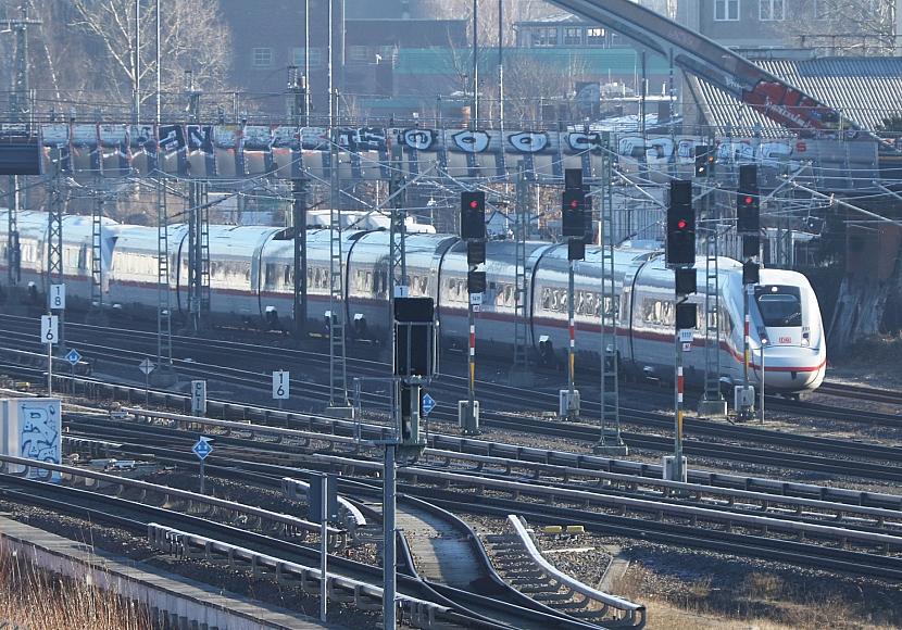 Verkehrsminister bleibt bei Kritik am Aus der Familienreservierung
