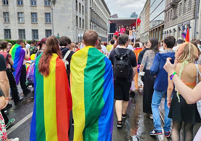 Böttinger sieht Bundesregierung bezüglich Queerpolitik kritisch