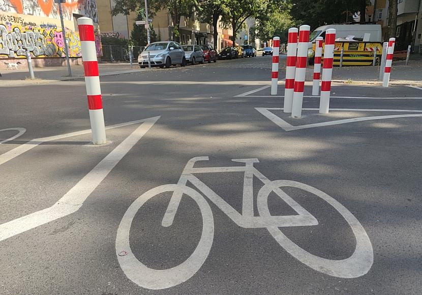 Berliner scheitern mit Eilantrag gegen Straßenpoller & Co