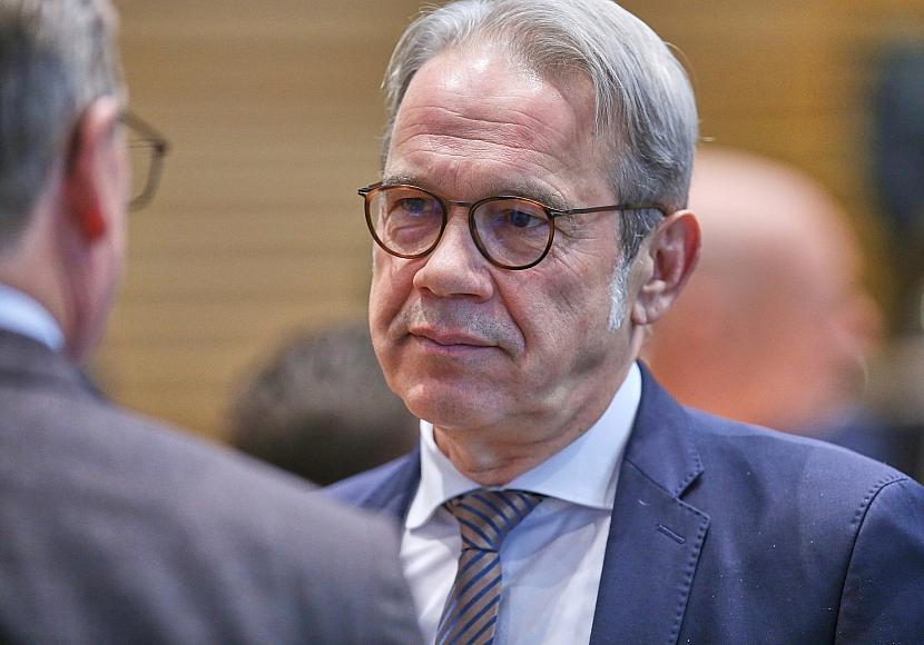 Brandanschlag auf Bundeswehr-Fahrzeuge: Maier will besseren Schutz