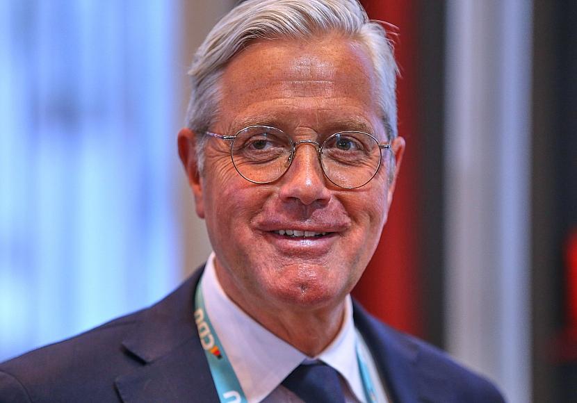 Röttgen pocht auf Pflichtelement beim neuen Wehrdienst