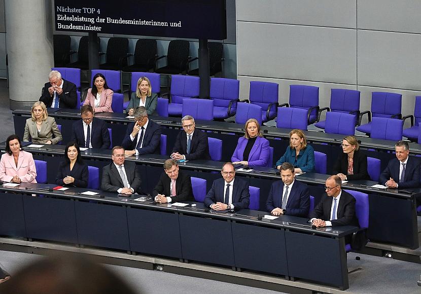 Bericht: Bundesregierung will sich 208 neue Stellen schaffen