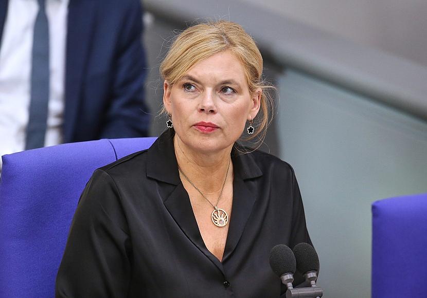 Klöckner warnt Abgeordnete vor zu legerem Kleidungsstil