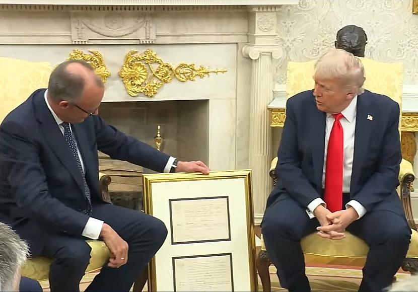 Merz und Trump tauschen im Oval Office Höflichkeiten aus