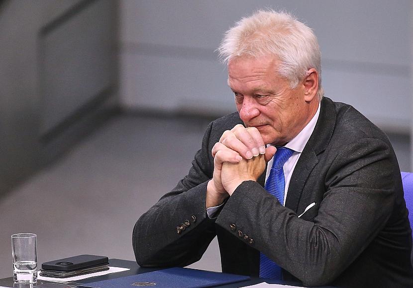 Rainer lässt Mindestlohn-Ausnahmen für Saisonarbeiter prüfen