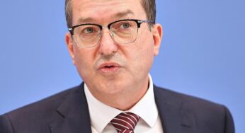 Bayerns Innenminister stärkt Dobrindt den Rücken