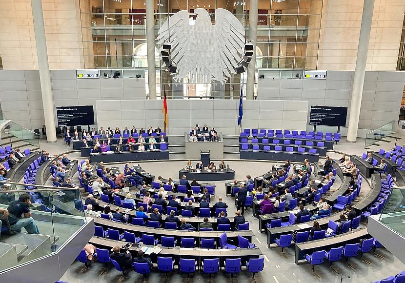 Bundestag beschließt milliardenschweres Investitionssofortprogramm