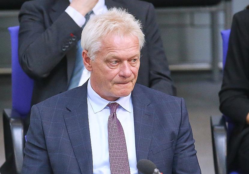 Rainer lässt Ausnahmen vom Mindestlohn weiter prüfen