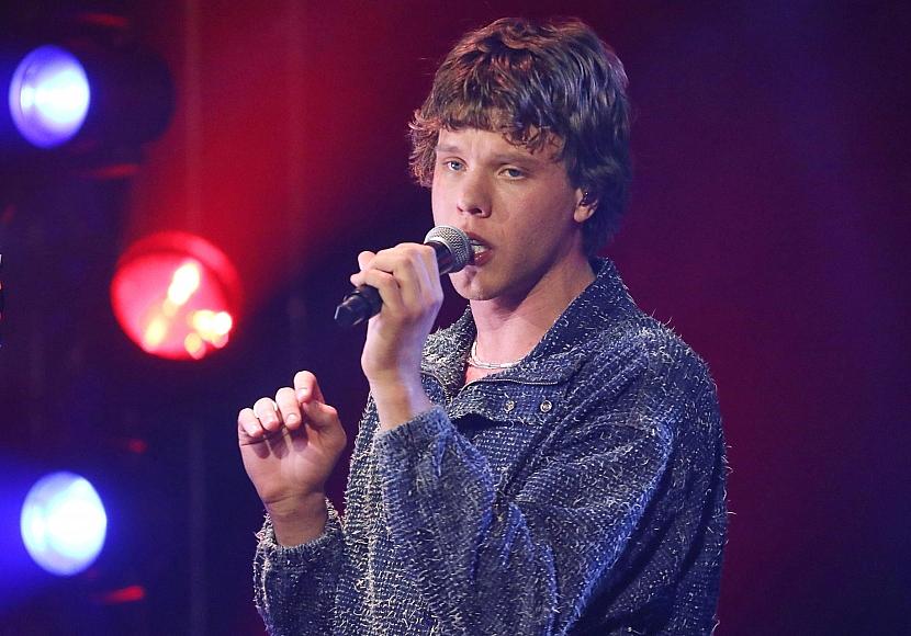 Alex Warren führt Single-Charts weiter an – Zartmann auf Rang drei