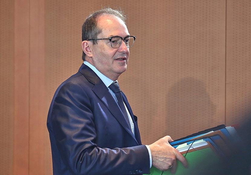 Dobrindt kündigt Initiative zur „Härtung“ von EU-Asylsystem an