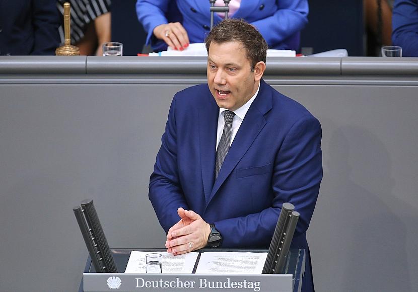 Klingbeil verspricht anhaltend hohe Investitionen