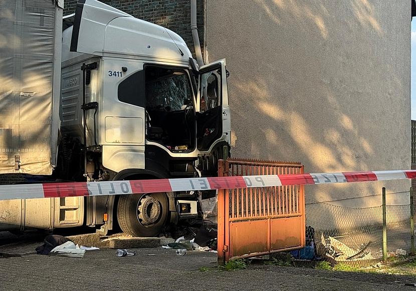 Zwei Tote und ein Verletzter nach LKW-Unfall in Oberhausen