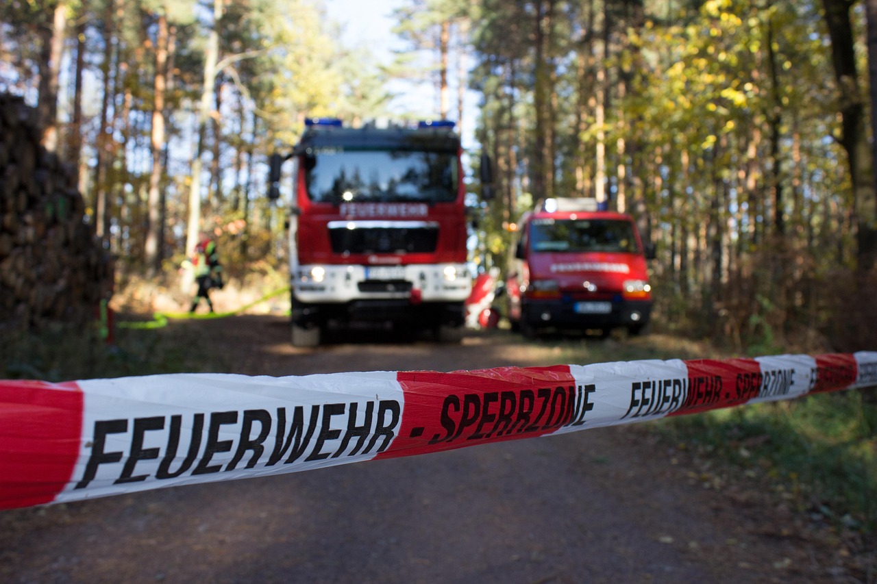 Wrackteile im Wasser: Personensuche nach Absturz-Katastrophe bei Leipzig