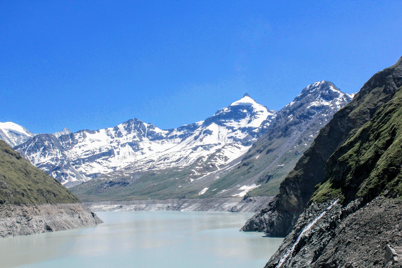 Riesiger Alpenstaudamm bröselt 