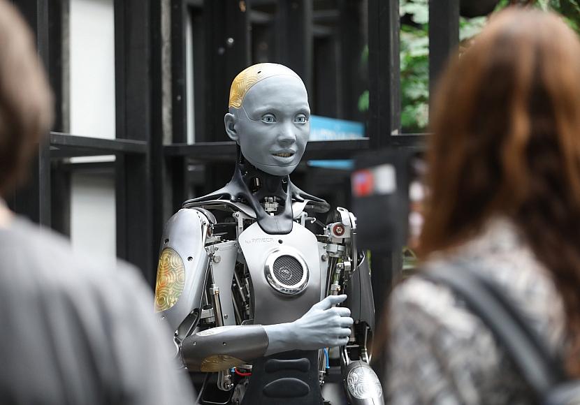 DRK-Präsidentin: Roboter können keine Pflege-Fachkräfte ersetzen