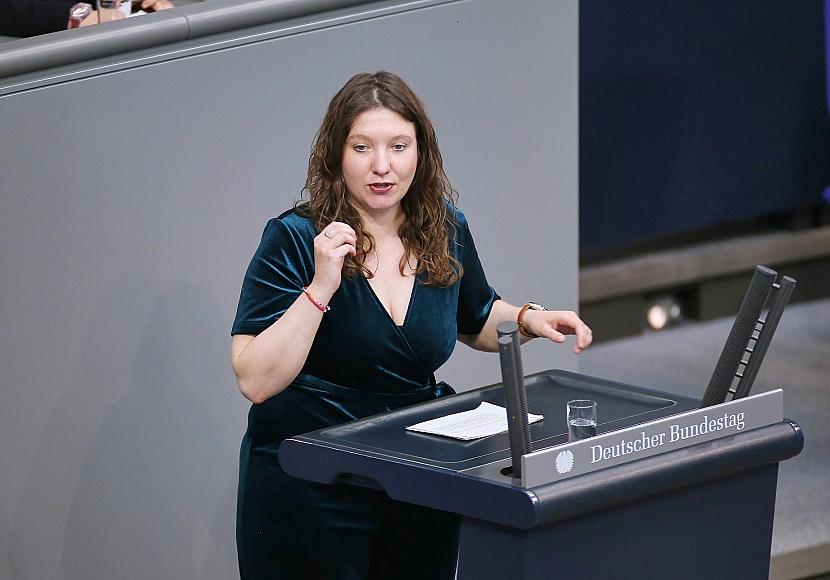 Linke kritisiert Merz-Äußerung zur Wehrpflicht für Frauen