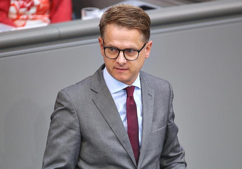 Linnemanns Vorstoß für weniger Staatsdiener stößt auf Kritik