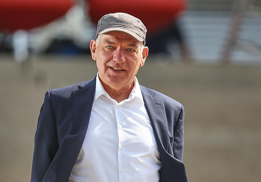 Van Aken wirft Merz „Tendenz zum Macho“ vor