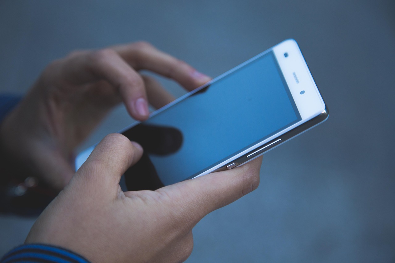 „Hacker-Falle Handy: Wer DAS tut, liefert sich freiwillig aus