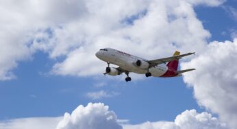 Passagiermaschine mit 182 Menschen an Bord zertrümmert